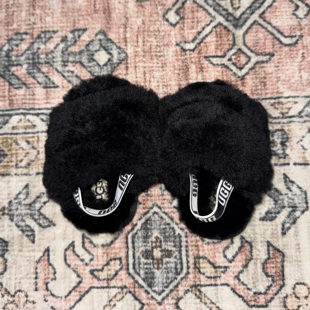 Baby Slip On Uggs Slippers (Size 4/5)